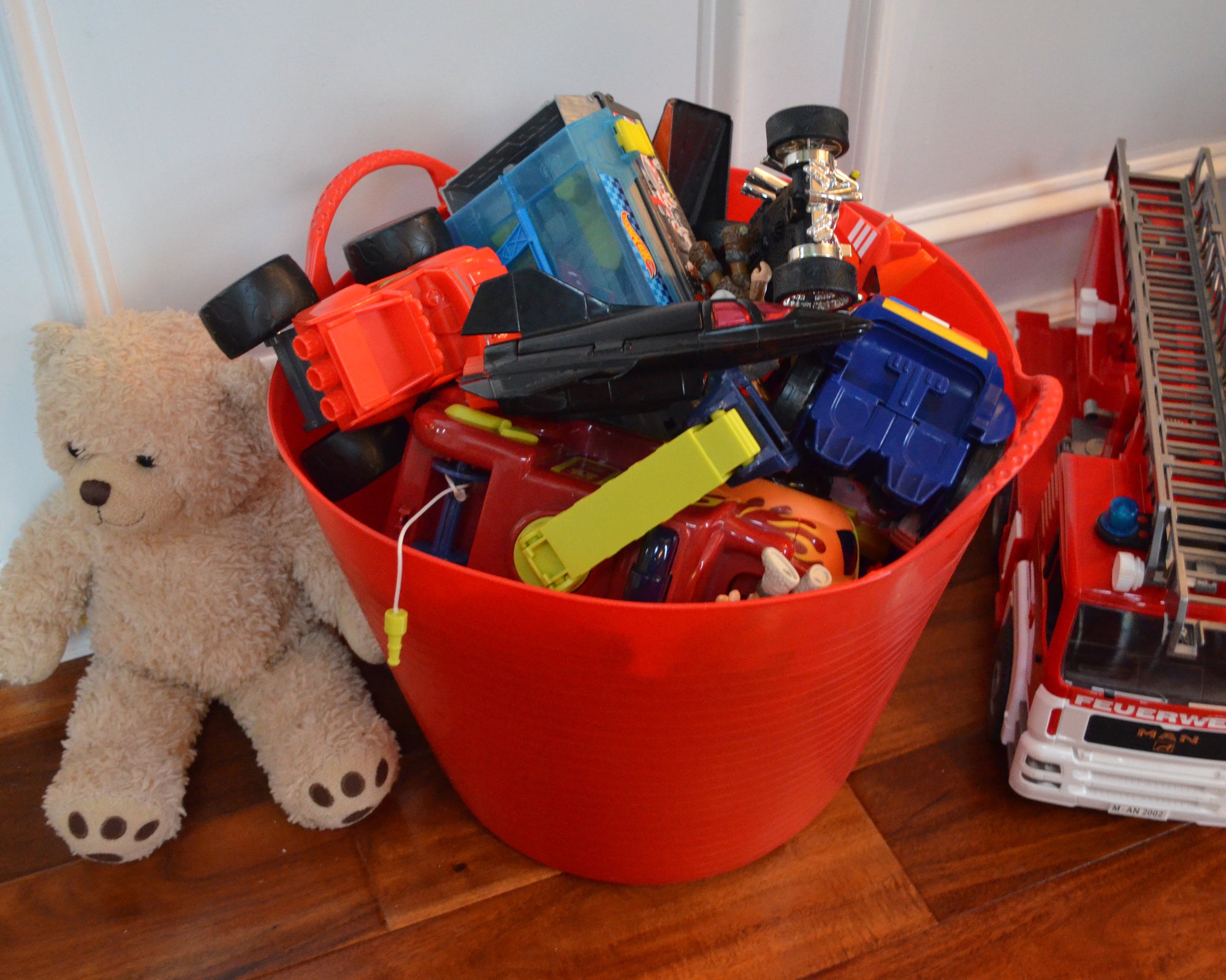 Red Gorilla Small 3.7 Gallon Flexible Tub