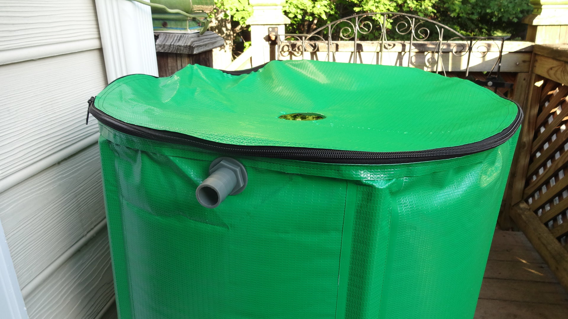Pop-Up Water Barrel 73 Gallon Capacity