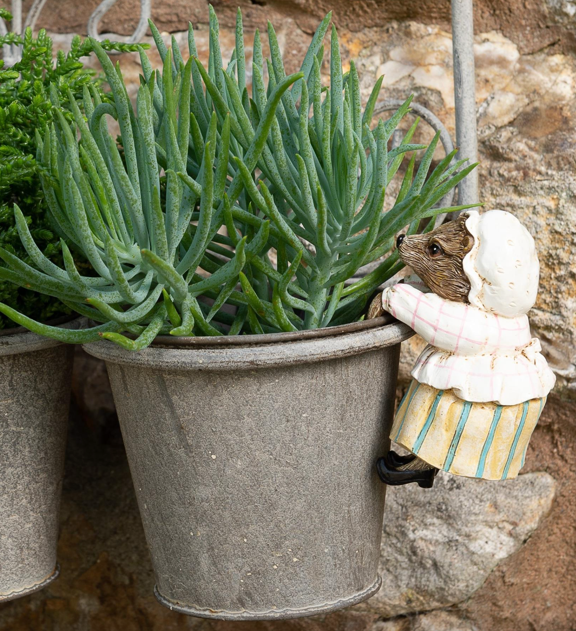 Jardinopia Pot Hanger Pot Buddies - Mrs. Tiggy Winkle Color