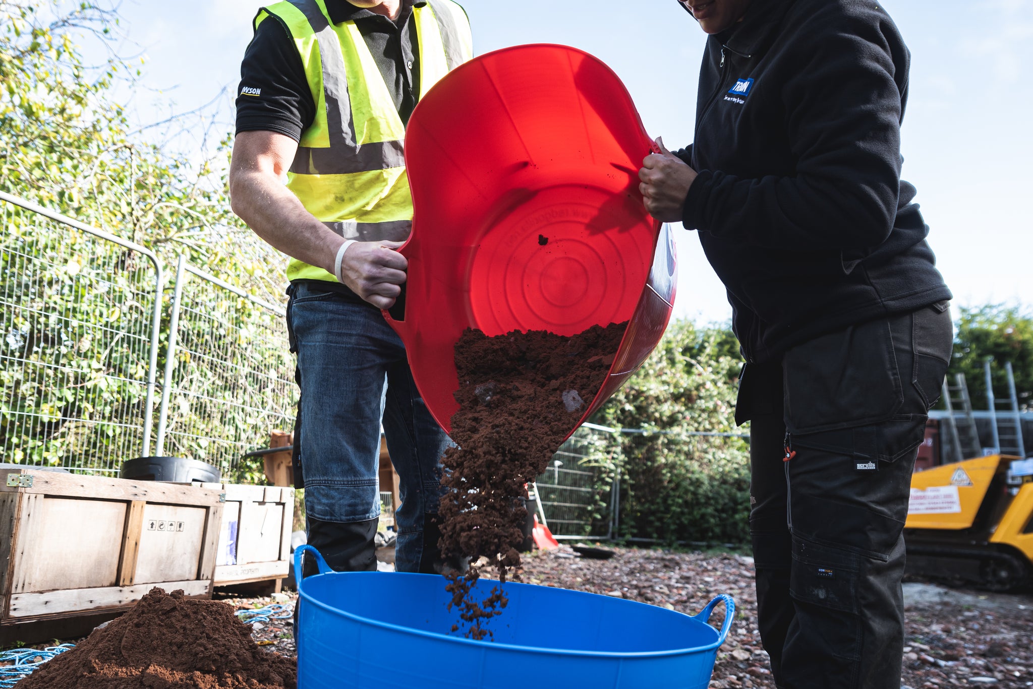 Extra Large Gorilla Tub® 75L – The Original Flexible & Weather Resistant Heavy-Duty Trug