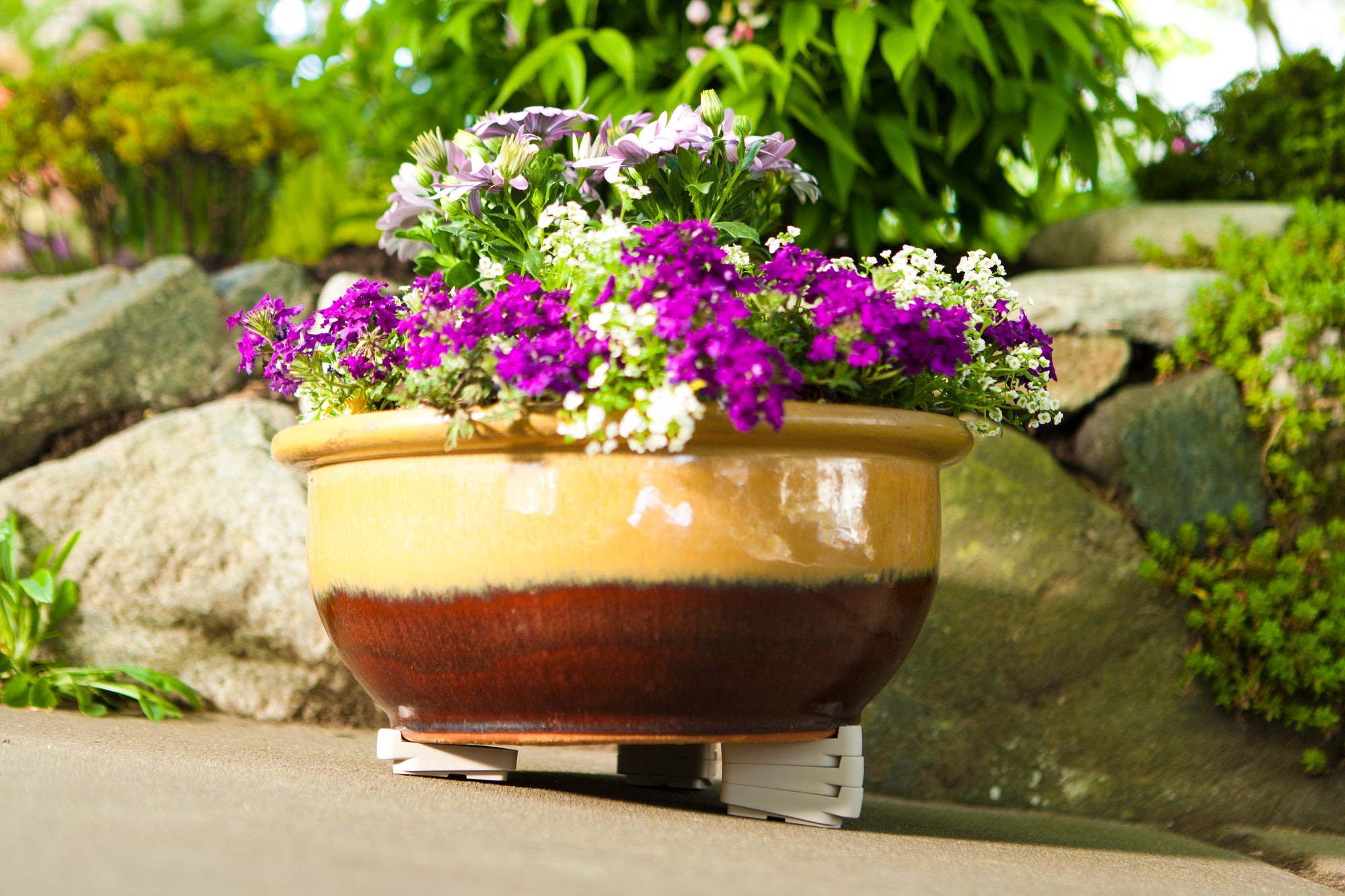 12 planter pot Bosmere Pot Toes, Plant Pot Risers for Indoor and Outdoor, Prevent Stains and Rotting on Wood, Cement, and Tile